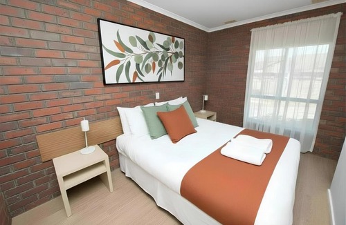 Swan Hill Hotel | Jacaranda Apartments