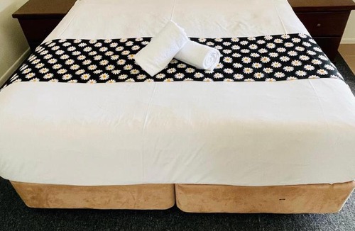 South Toowoomba Hotel | Jacaranda Place Motor Inn