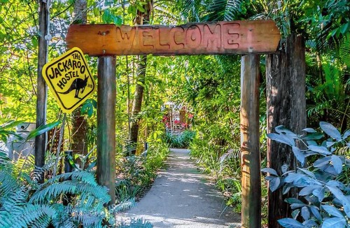 Bingil Bay Hostel | Jackaroo Treehouse Mission Beach