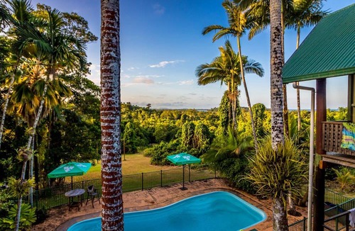 Bingil Bay Hostel | Jackaroo Treehouse Mission Beach