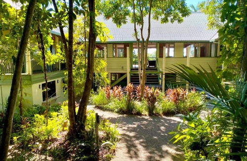 Bingil Bay Hostel | Jackaroo Treehouse Rainforest Retreat