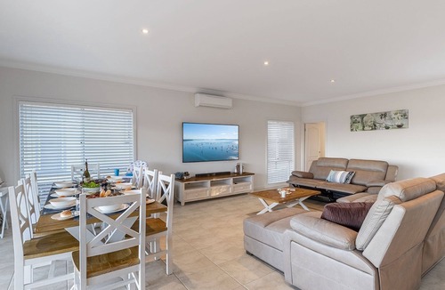 Salamander Bay House | Jackson View, 10 Jackson Close luxury holiday property with water views