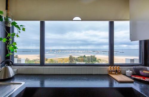 St Kilda West Apartment | Jade - St Kilda Beach Views
