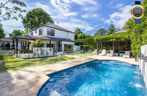 Berry House | Jasmine House - Pet Friendly with Swimming Pool
