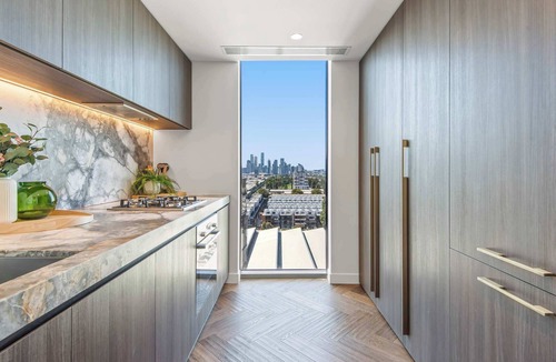 Port Melbourne Apartment | Jaw-dropping 4BD Penthouse in Beachside Resort
