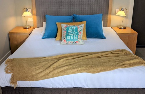 Lovedale Apartment | Jewel in the Crowne - Great value location, 2 bdrm, 2 bthrm villa on resort golf course