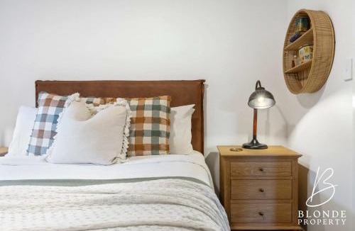 Golden Point House | Journeyman's Cottage