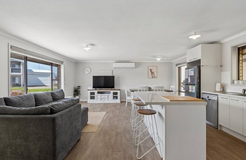 Moonta Bay House | Just About Beachfront - Where Sea Meets Serenity - Moonta Bay