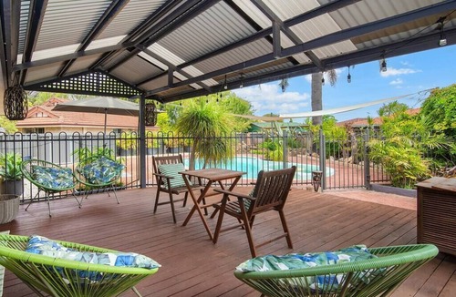 Broadwater House | Just Chillin- Pool, 2km to beach