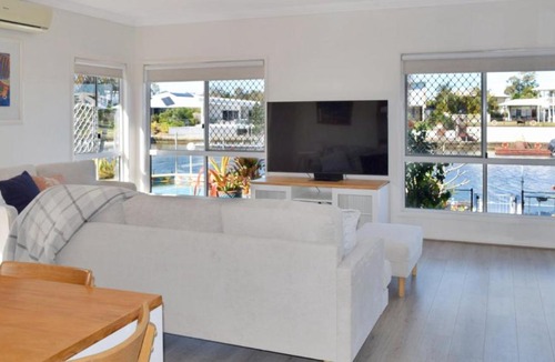 Bongaree House | Kangaroo Waters On Bribie