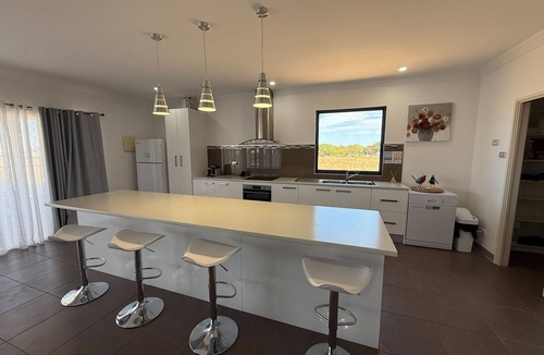 Melville House | Karma on Compass-Large games area downstairs! Off Peak Special!