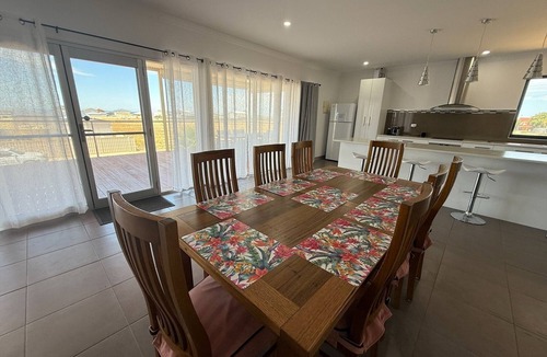 Melville House | Karma on Compass-Large games area downstairs! Off Peak Special!