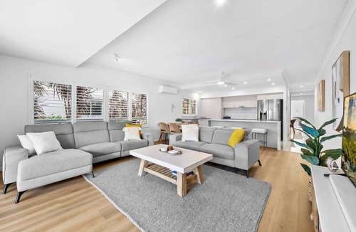 Alexandra Headland Resort | Karmasea Beachside Holiday 2 Bedroom Patio Apartment