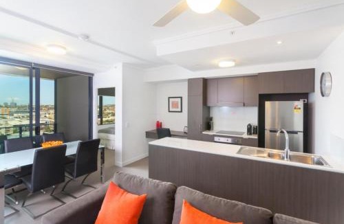 Fortitude Valley Apartment | Keeping Cool on Connor - Executive 2BR Fortitude Valley apartment with pool and views