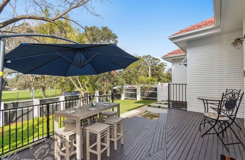 Keiraville House | Keira Poolside Escape Wollongong and UOW Proximity