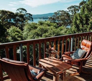 White Beach House | Kelp Cabin intimate, calm and restful
