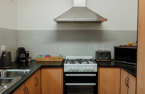 Kingscote House | Ki Time - in Kingscote 850m to the beach