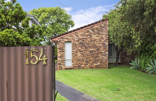 Kiama House | Kiama Coastal Escape - 3 bedrooms - sleeps 6 - close to beach and cafes
