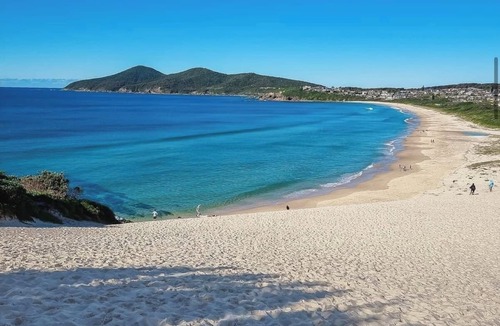 Forster House | KICK BACK BEACH SHACK - BEACH,SURF & OCEAN VIEWS + WALK TO BEACH + PET FRIENDLY!