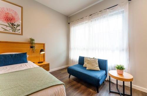 Woodside Hotel | King/Twin Suite - Self contained suite with 1 King bed or Twins and single sofa bed