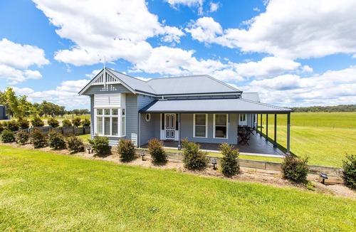 Pokolbin House | Kinsale Cottage - Beautiful and Stylish