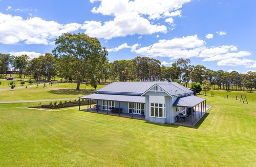 Pokolbin House | Kinsale Cottage - Beautiful and Stylish