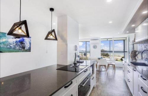 Coolangatta Apartment | Kirra Waves
