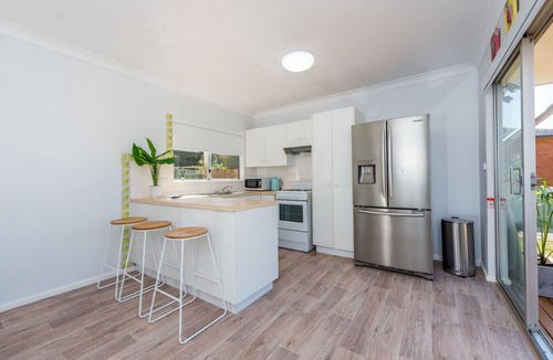 Nelson Bay House | Kookaburra Krib! Walk 2 Little Beach & Shoal Bay