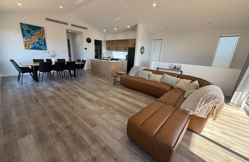 Muloowurtie House | Koolywurtie- Spacious, 5 bedrooms, close to beach!