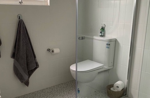 Erowal Bay House | Kozy Kallaroo - Little Grey cottage
