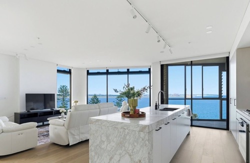 Brighton-le-Sands Apartment | KozyGuru | Brighton-Le-Sands | Luxury Bay View Apt