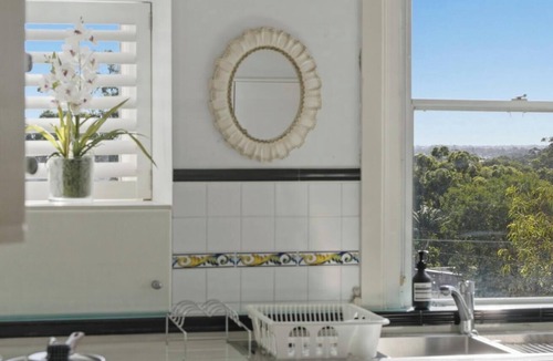 McMahons Point Apartment | KozyGuru | MacMahons Point | Iconic Harbour Vibe