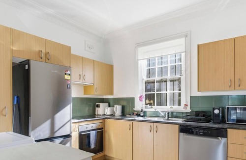 McMahons Point Apartment | KozyGuru | MacMahons Point | Harbour Breeze Escape