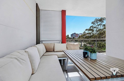 Westmead Apartment | KozyGuru | Westmead | Modern Apt | Near Hospital