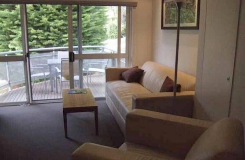 Merrijig House | Kunala Chalet - within Resort