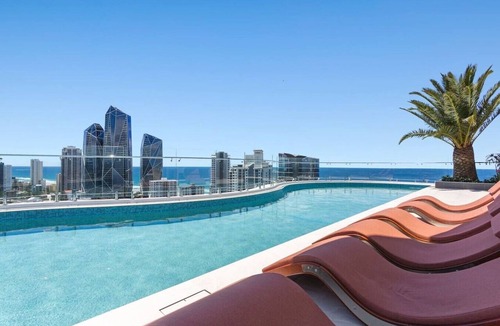 Broadbeach Apartment | L18 Stunning 3 BRM Apt with Beach Views