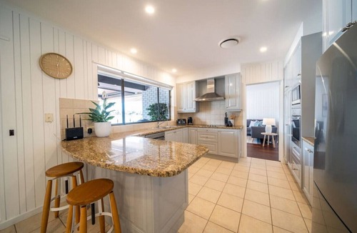 Tennyson House | La Brisa - Waterfront Retreat between Lake & Coast