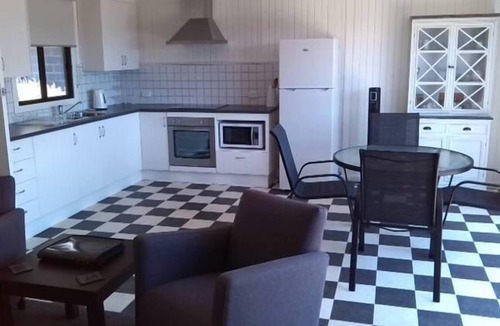 Pambula Beach House | La Cabane - 1 Bedroom Beachside Cottage