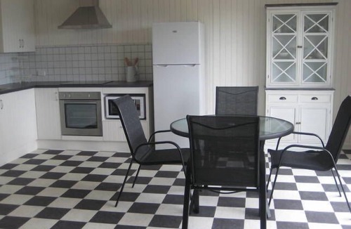 Pambula Beach House | La Cabane - 1 Bedroom Beachside Cottage