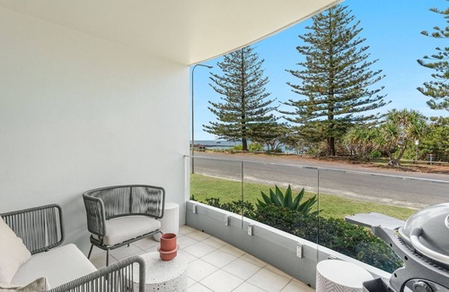 Yamba Apartment | LA Ronde 2 - Beachfront Apartment Opposite Pippi Beach - Holiday Yamba