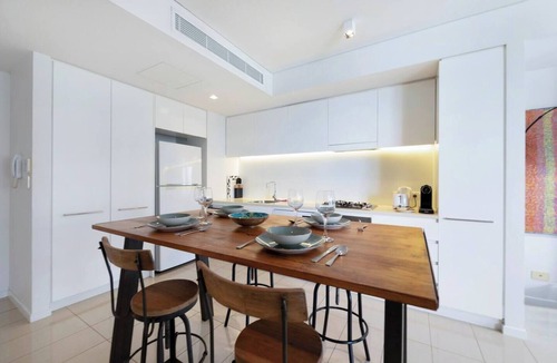 Darwin City Centre Apartment | Lagoon Panorama Relaxed Waterfront Escape near CBD