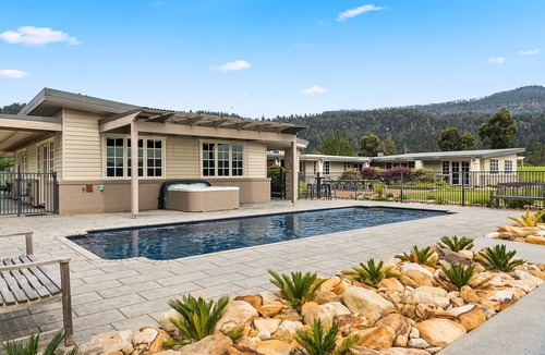 Kangaroo Valley House | Lake David Luxe Lakehouse Getaway
