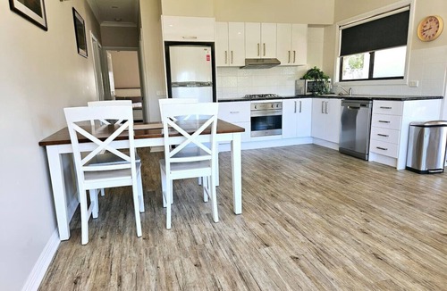 Lake Hume Village Apartment | Lake View Villa 2 - Lake Hume Resort
