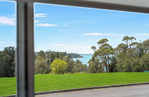 Koonawarra House | Lakeside 3 BDR House