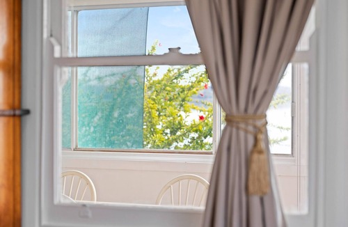 Toukley House | Lakeside Cottage Escape - Peaceful Stay with Scenic Lake Views