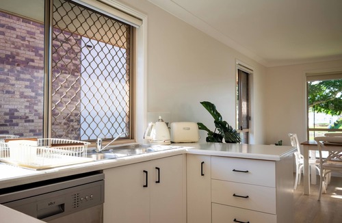 Varsity Lakes House | Lakeside Escape | Waterfront Stay near Burleigh