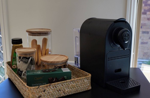 Varsity Lakes House | Lakeside Escape | Waterfront Stay near Burleigh