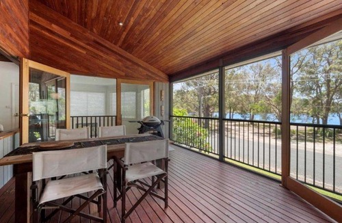 Laurieton House | Lakeside Lodge