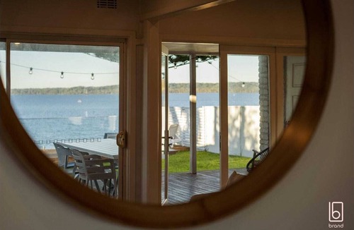 Toukley House | Lakeside Lodge Toukley: A 3-Bedroom Home with Stunning Water Views