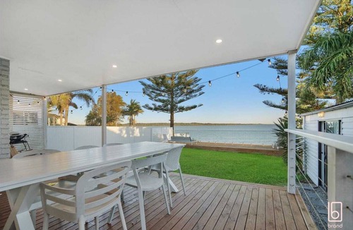 Toukley House | Lakeside Lodge Toukley: A 3-Bedroom Home with Stunning Water Views